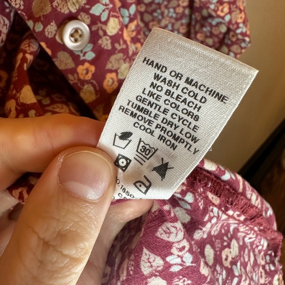 Women’s Woolrich size medium 100% cotton floral button down blouse - Picture 5 of 6